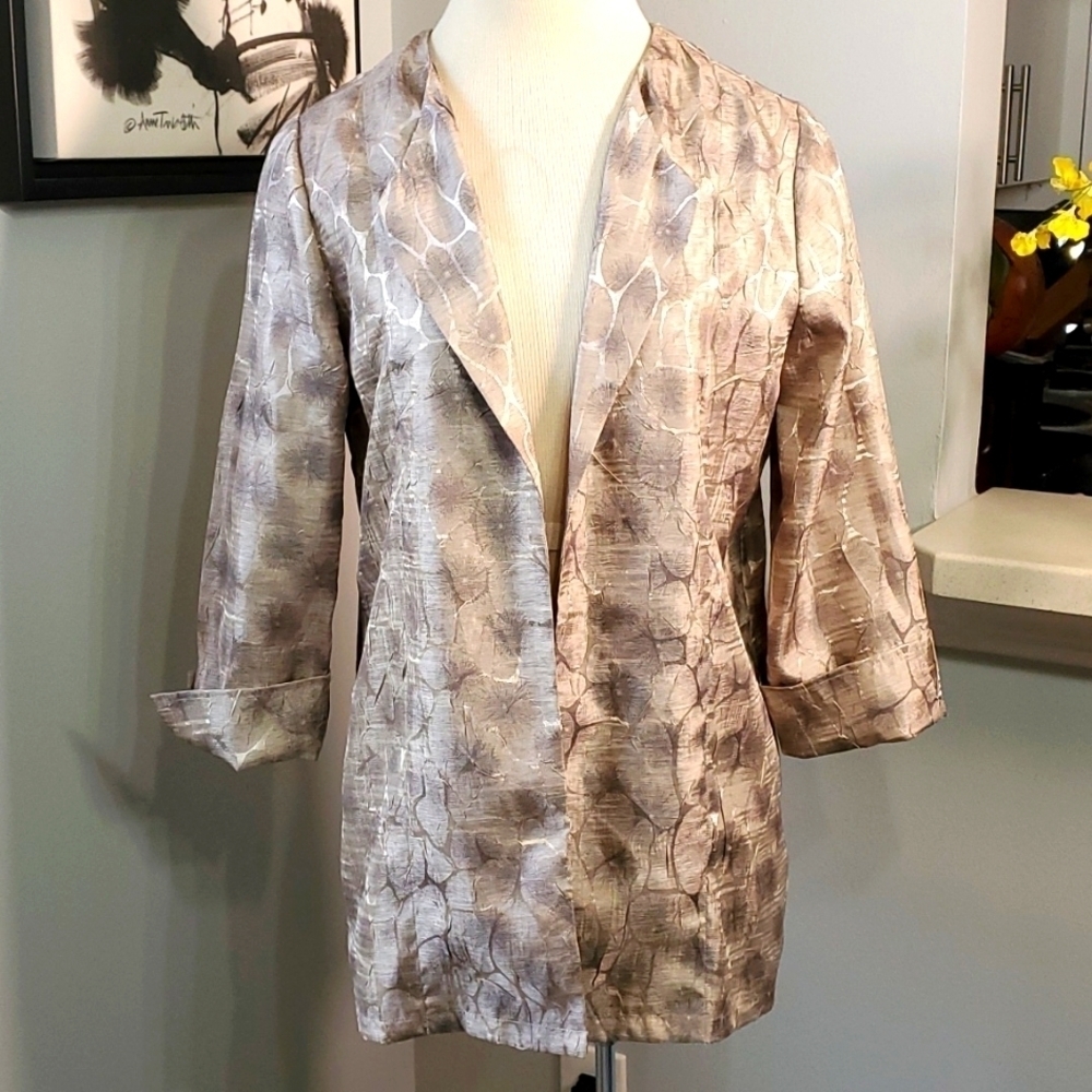 Chico's open jacket. Shiny silk fabric. Cuff‎ sleeves. Size O (8) Great u…